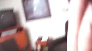 ඇගේ හුරුබුහුටි මුහුණ පුරා විසිරී ගියේය