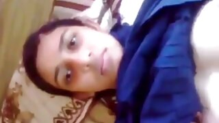 ව්‍යාජ තනපුඩු සහිත ලස්සන දුඹුරු පැහැයක් ගැනීම