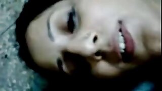 ඉතින් ලස්සන brunette හිටපු පෙම්වතිය කුකුළාට යටත් වී මෙම වීඩියෝව පිළිගන්න, අපාය!