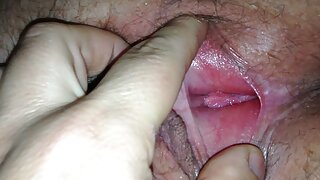 මිල්ෆ් ඇඳ උඩ කෙලවෙලා